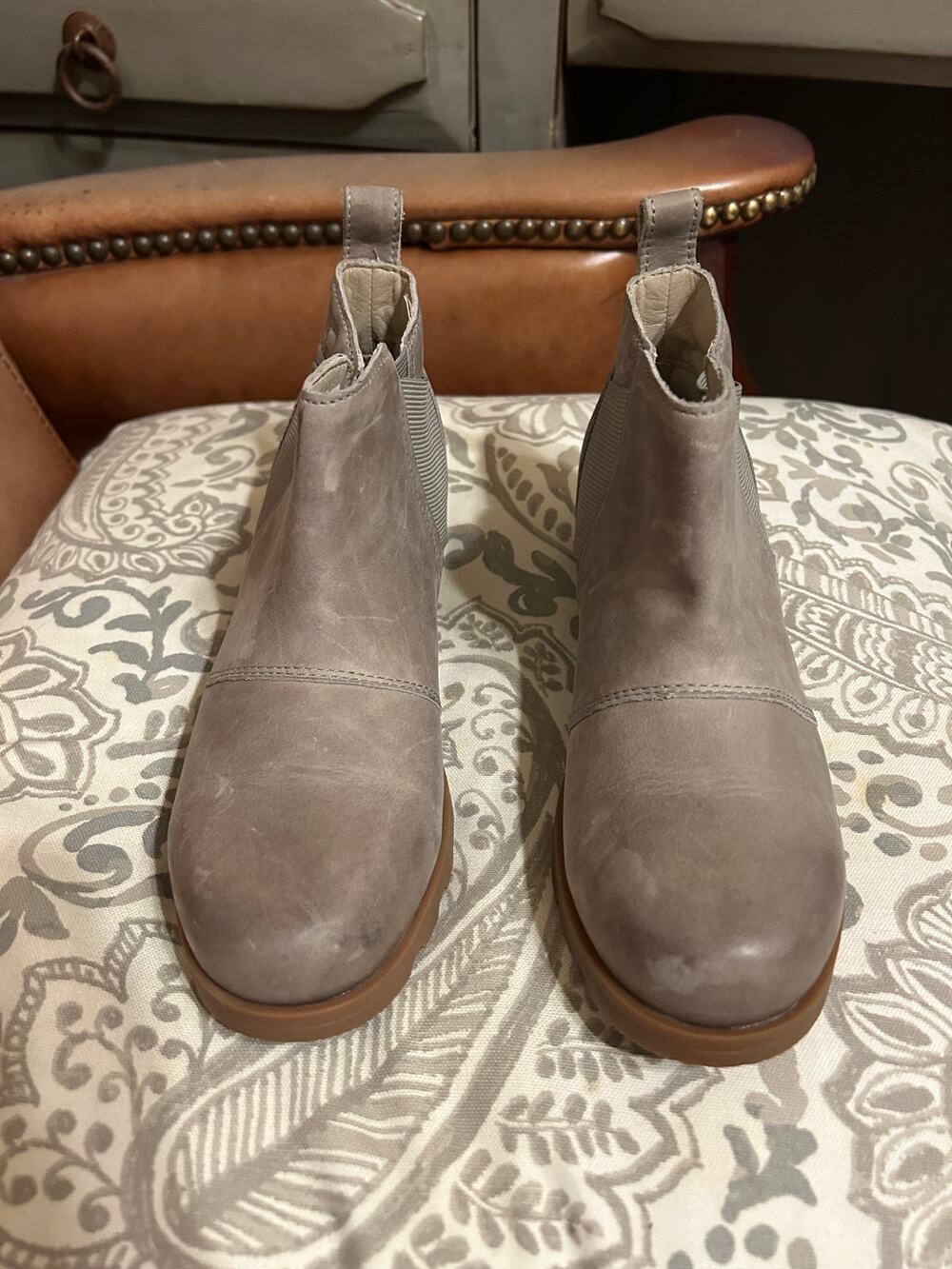 Sorel Grey Taupe Size 6 Booties Great Condition